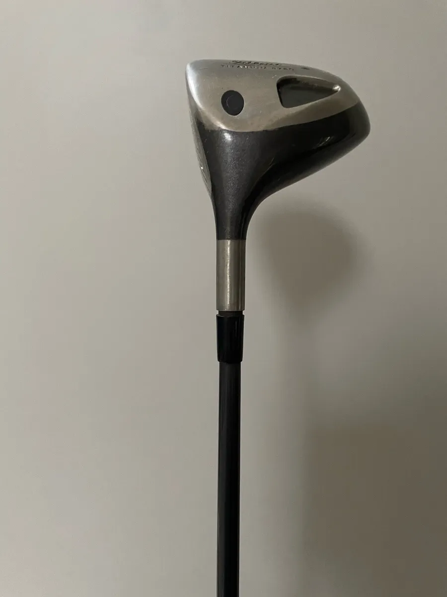 Titleist 975J Driver Left hand w/cover - Image 3