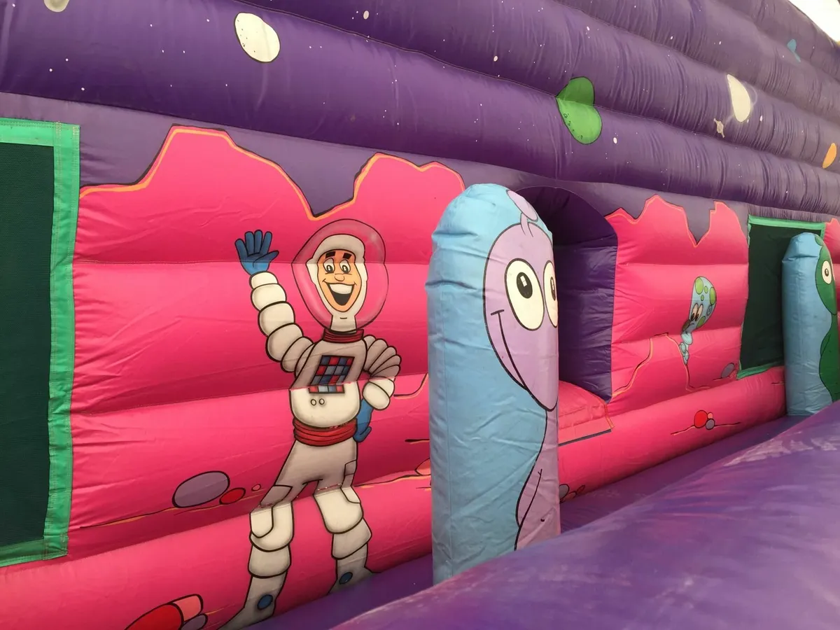 Alien Themed Bouncing Castle - Image 3