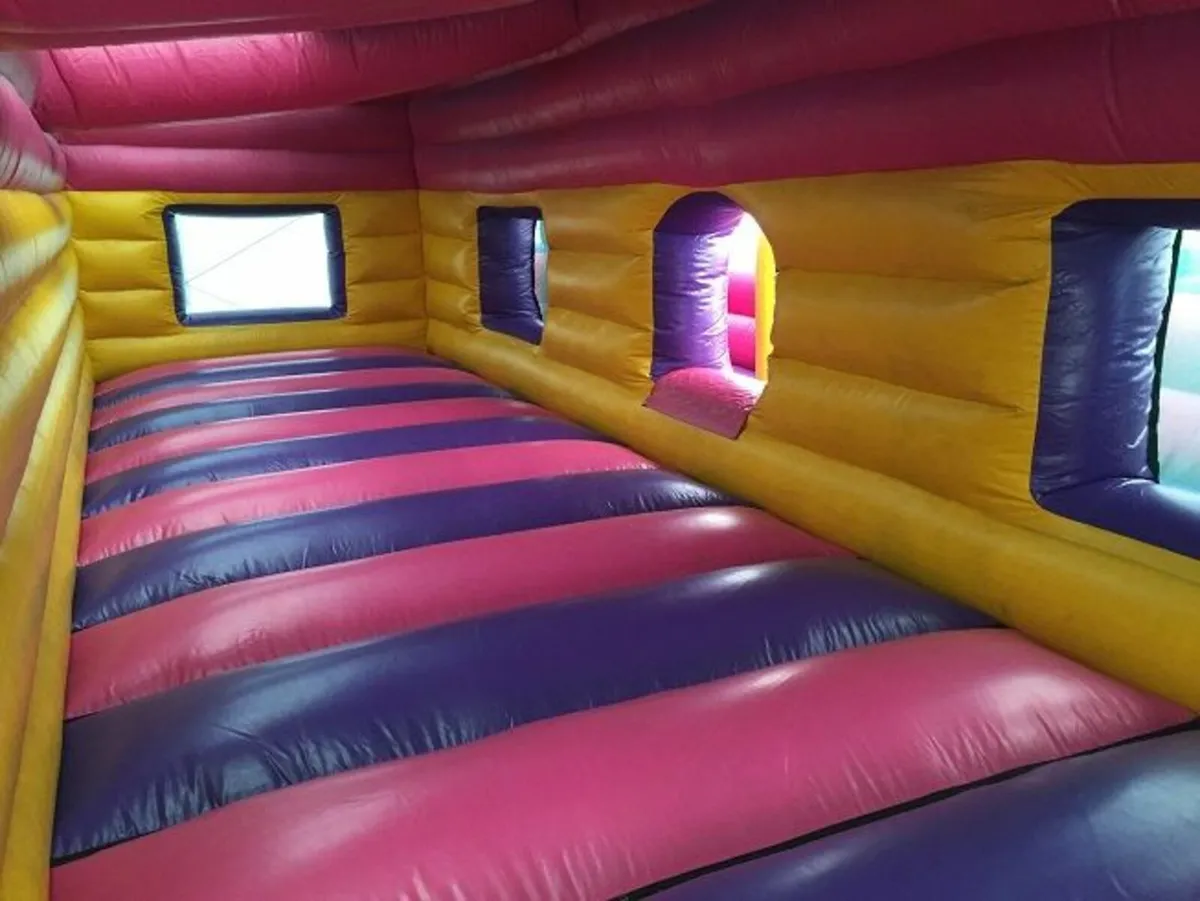 Alien Themed Bouncing Castle - Image 4