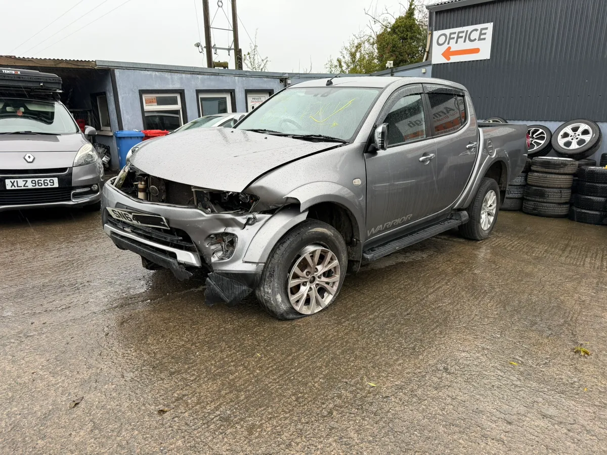 Breaking 2014 Mitsubishi L200 warrior 2.5 DI-D4 - Image 2
