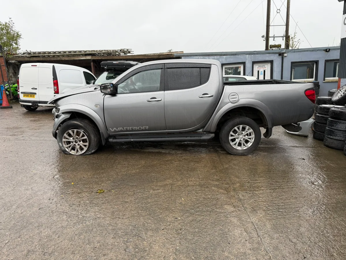 Breaking 2014 Mitsubishi L200 warrior 2.5 DI-D4 - Image 3