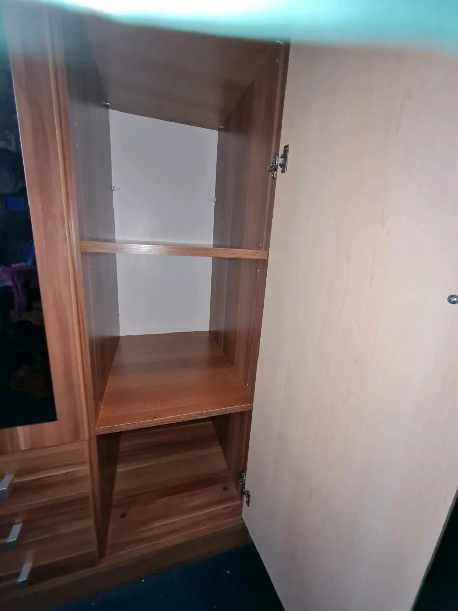 Wardrobe 214cm x 308cm x 60cm - Image 3