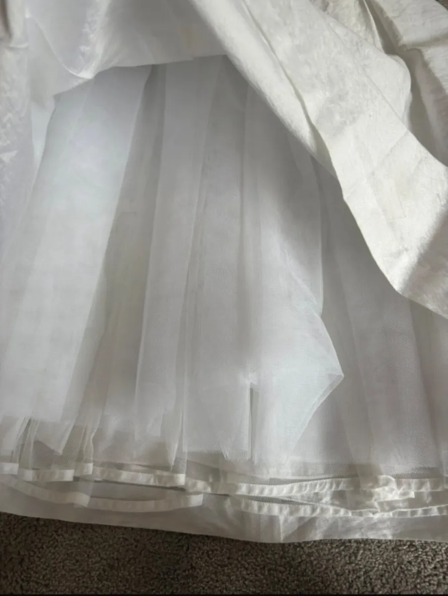 Communion dress, bolero, veil and headpiece - Image 3
