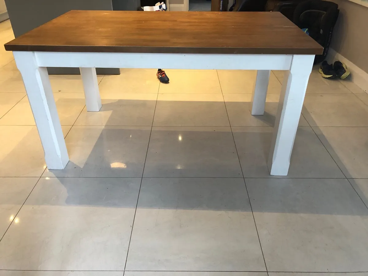 Kitchen table and chairs - Image 2