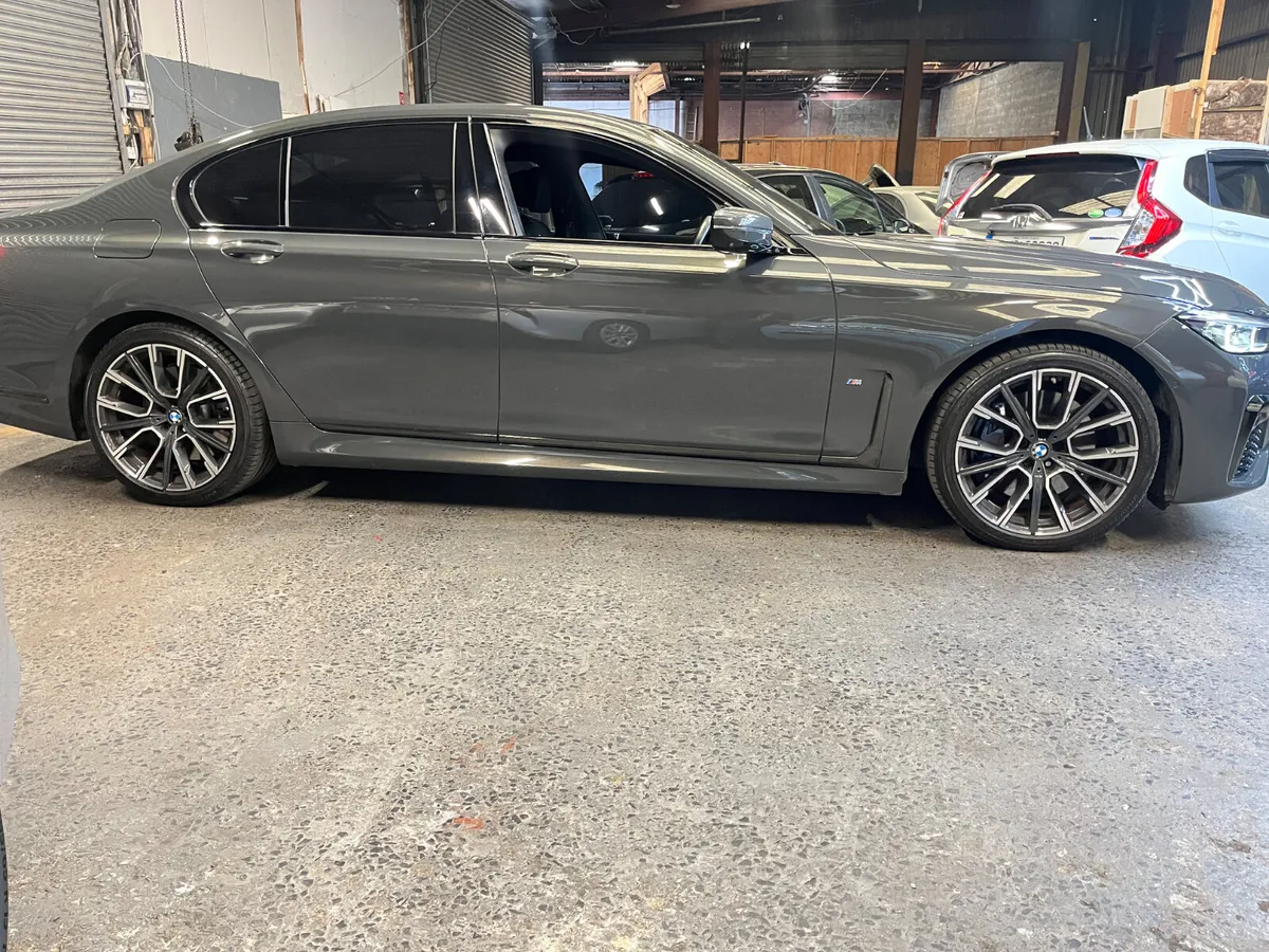 BMW 7-Series 2021 M Sport plug-in hybrid - Image 4