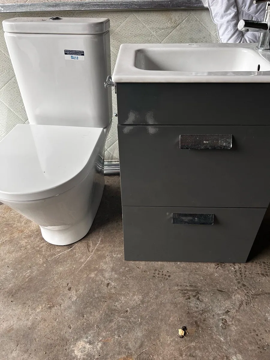 Roco bathroom sink and unit also Roco toilet - Image 1