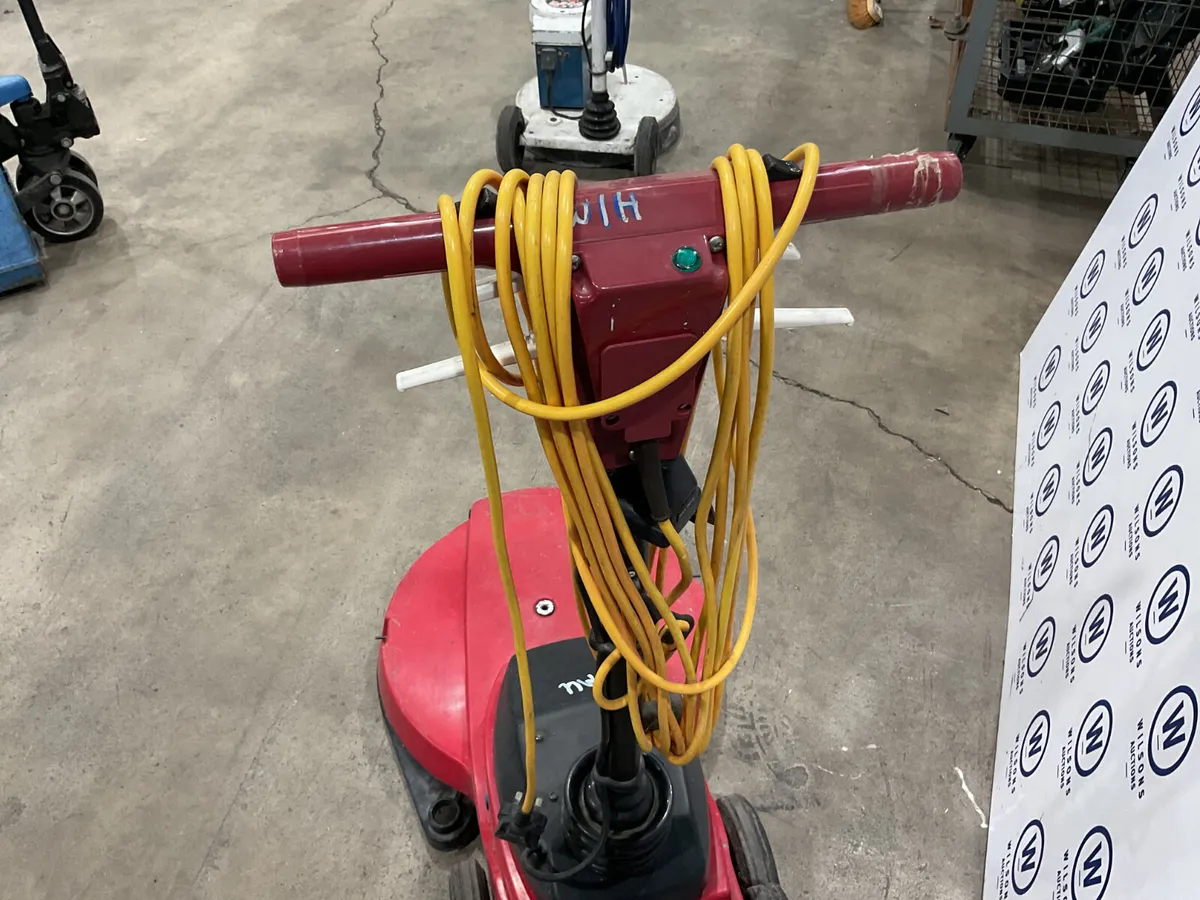 Victor Excel 20 220v Floor Buffer For Auction - Image 4