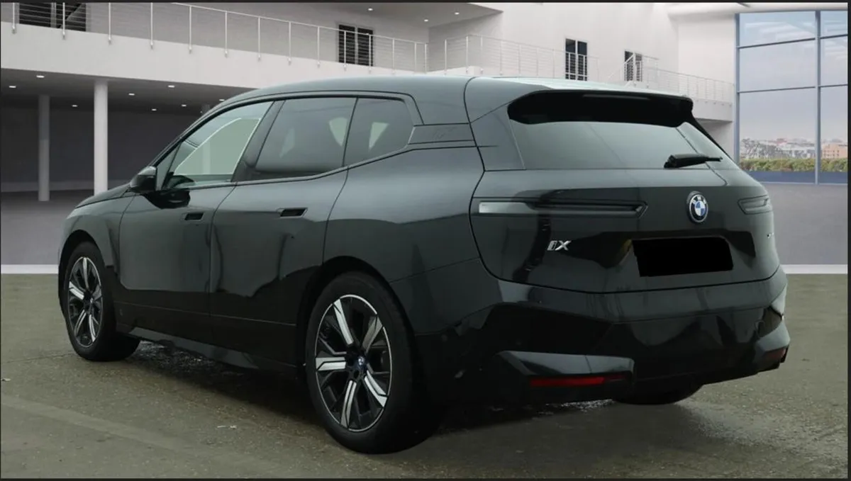 BMW IX XDRIVE40 M SPORT // BROWN LEATHER INTERIOR - Image 3