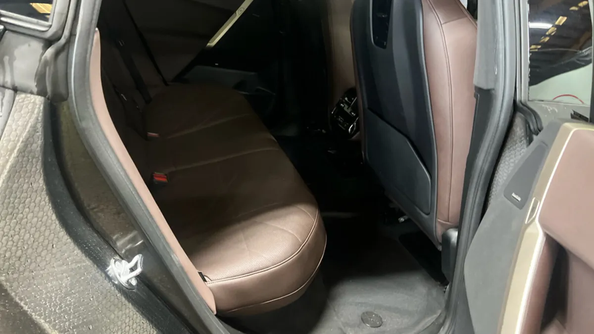 BMW IX XDRIVE40 M SPORT // BROWN LEATHER INTERIOR - Image 4