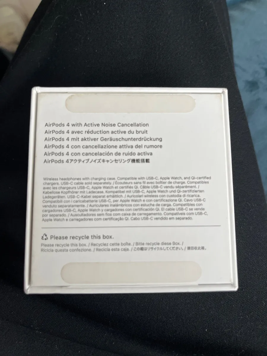 Apple AirPods 4 with noise cancellation - Image 3