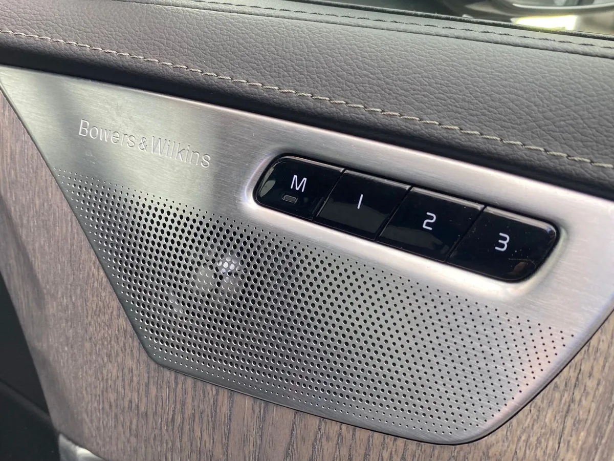 Volvo XC90 2023 RECHARGE T8 ULTIMATE AWD - Image 4