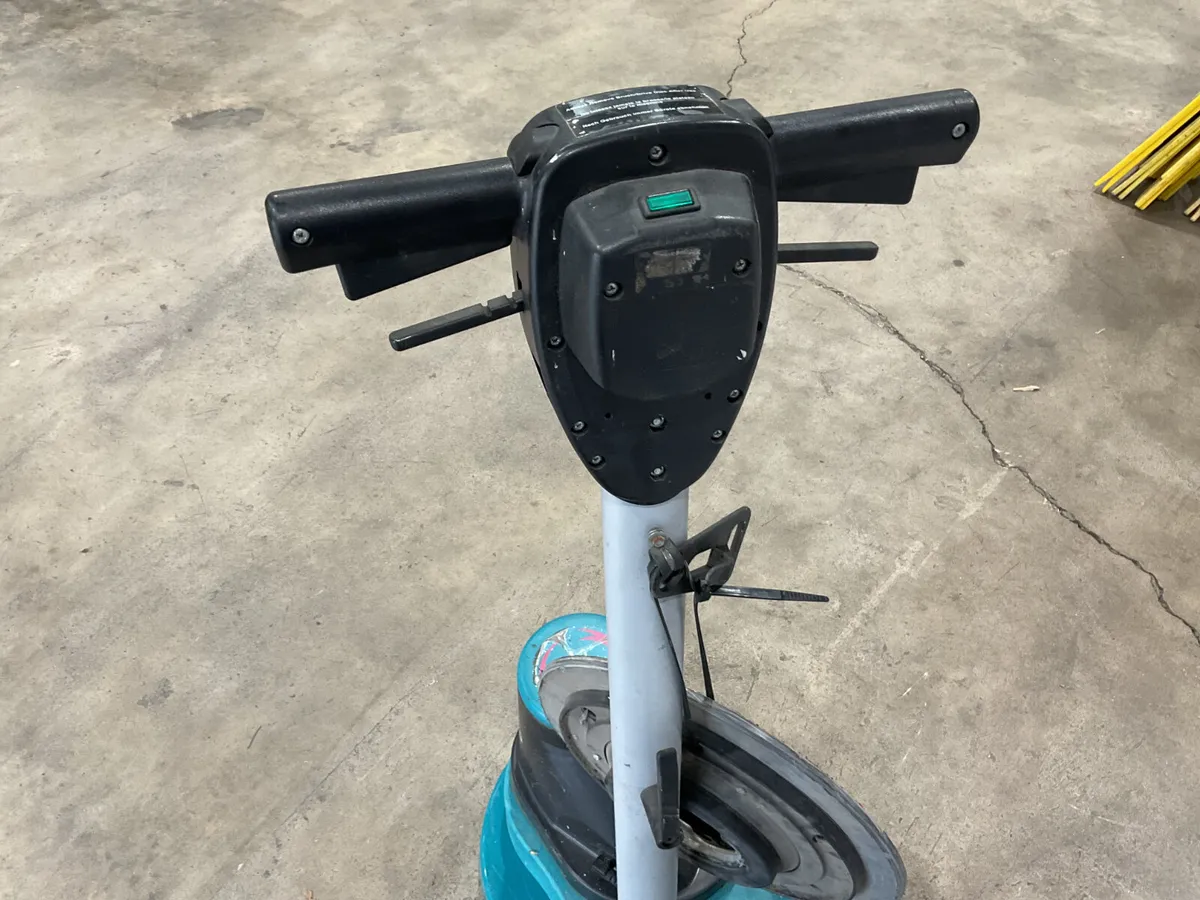 Orbis 400 220v Floor Buffer For Auction - Image 4