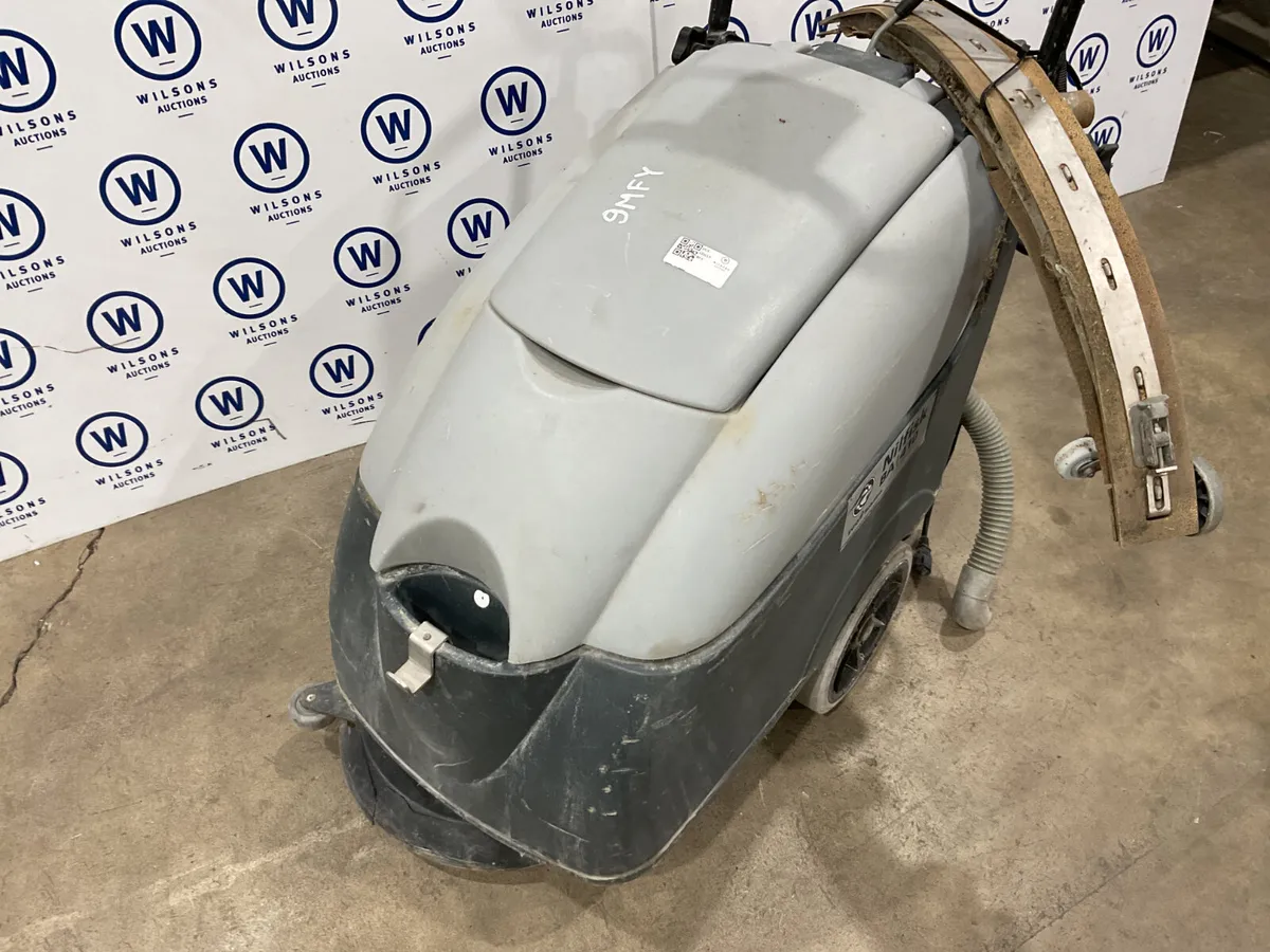 Nilfisk BA410  Floor Cleaner For Auction - Image 2
