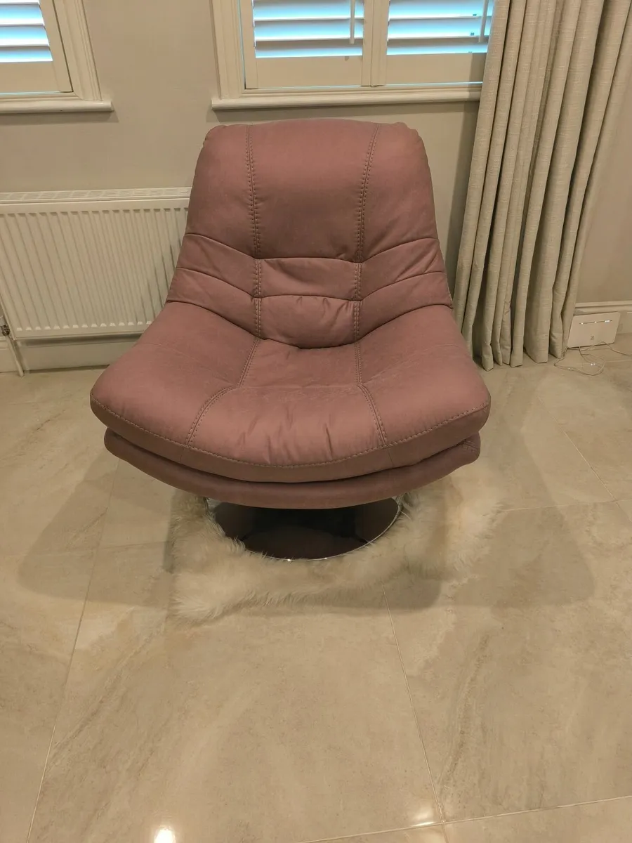 Reading Comfort swivel Chair - Image 1
