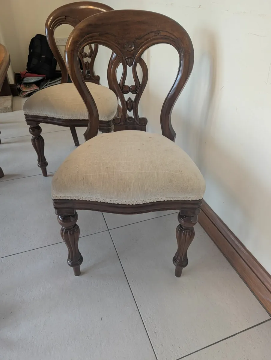 Table and Chairs - Image 3