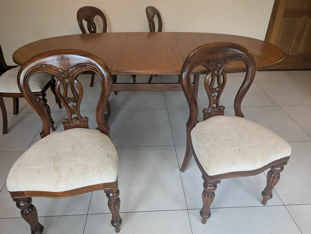 Table and Chairs - Image 1