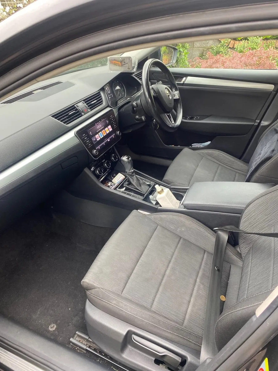 Skoda Superb 2017 - Image 2