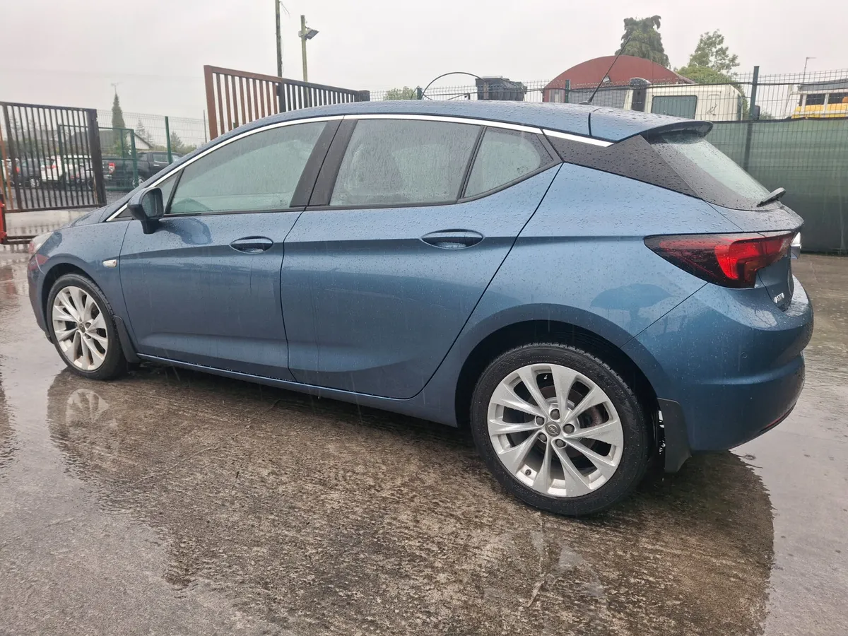 172. Opel Astra  84km Light Damage - Image 3