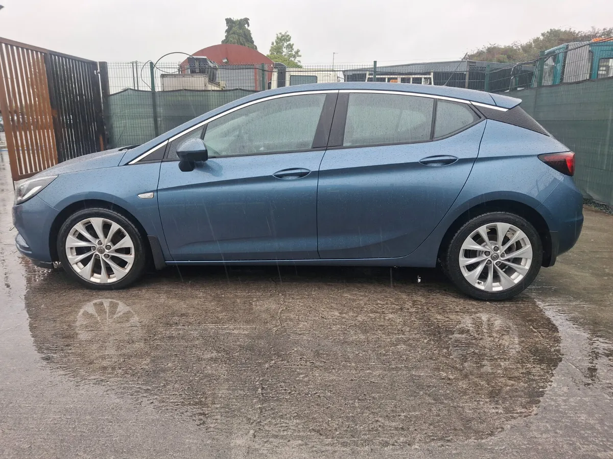 172. Opel Astra  84km Light Damage - Image 4