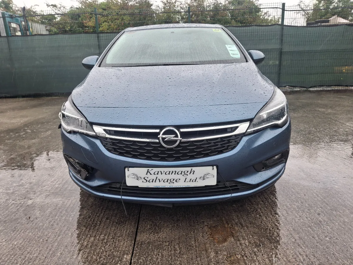 172. Opel Astra  84km Light Damage - Image 2