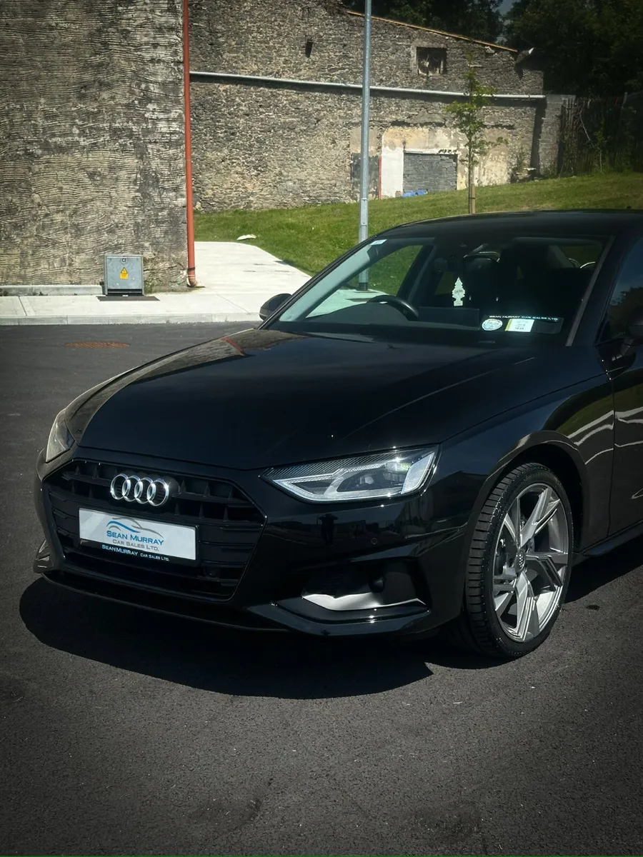 Audi A4 2022 - Image 2