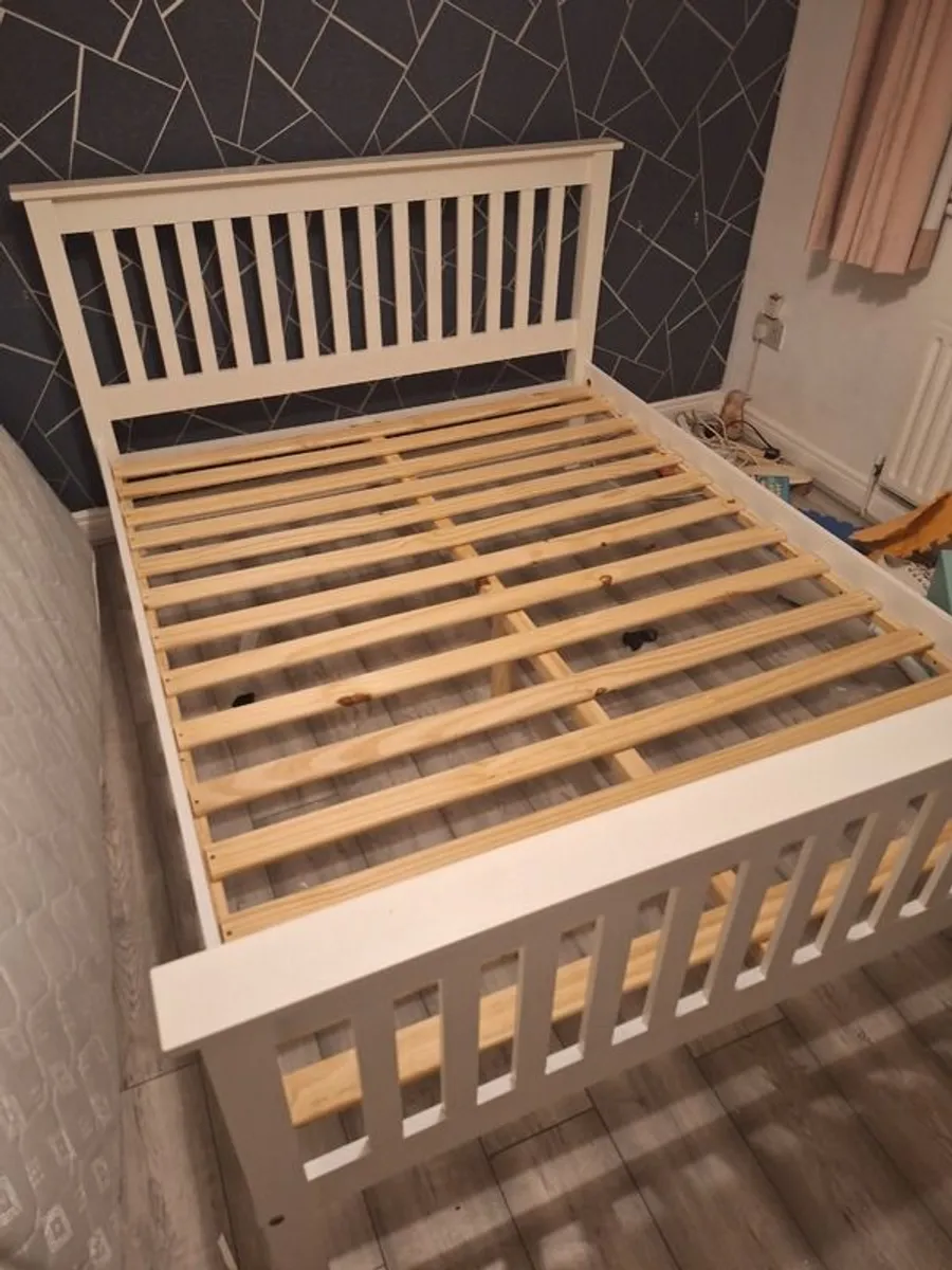 Kingsize bed - Image 1