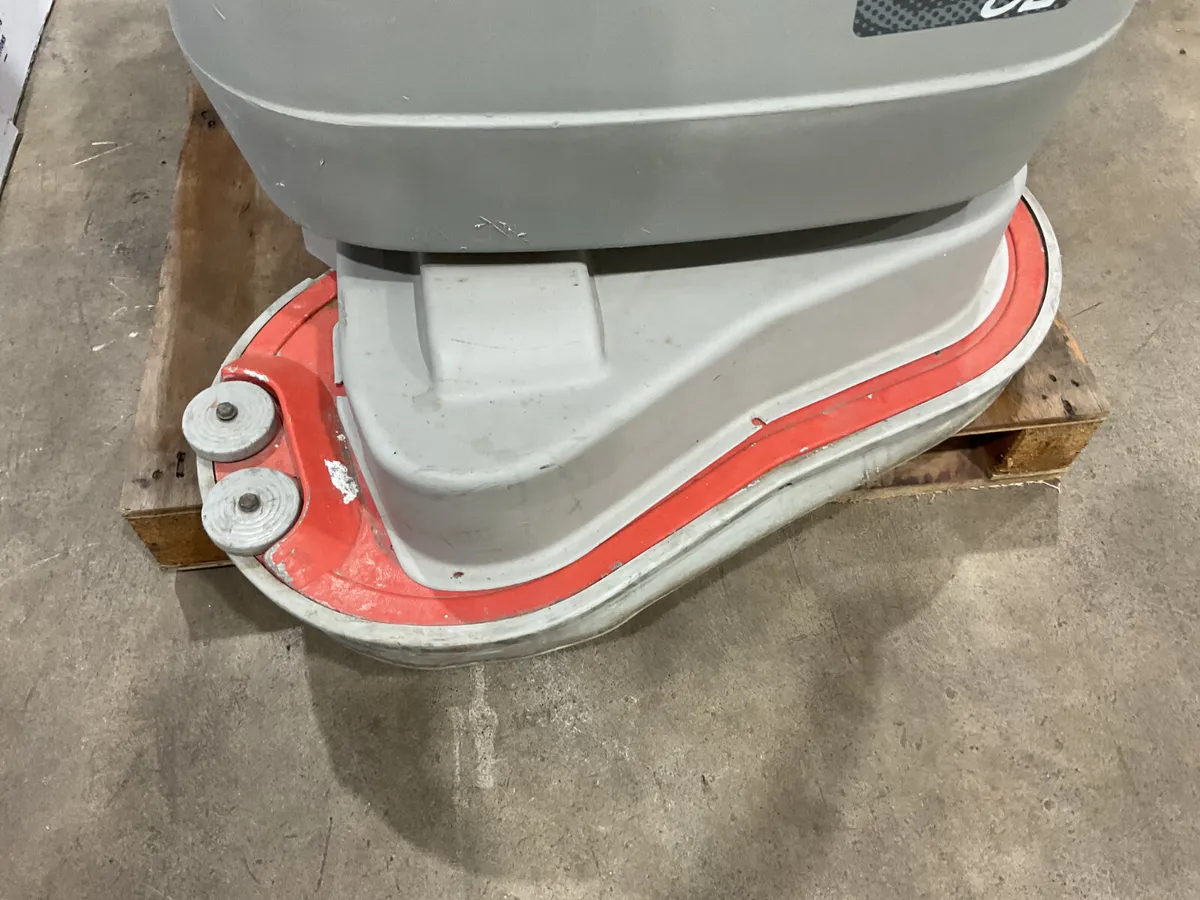 Comac Omnia 32  Floor Cleaner/Dryer For Auction - Image 2