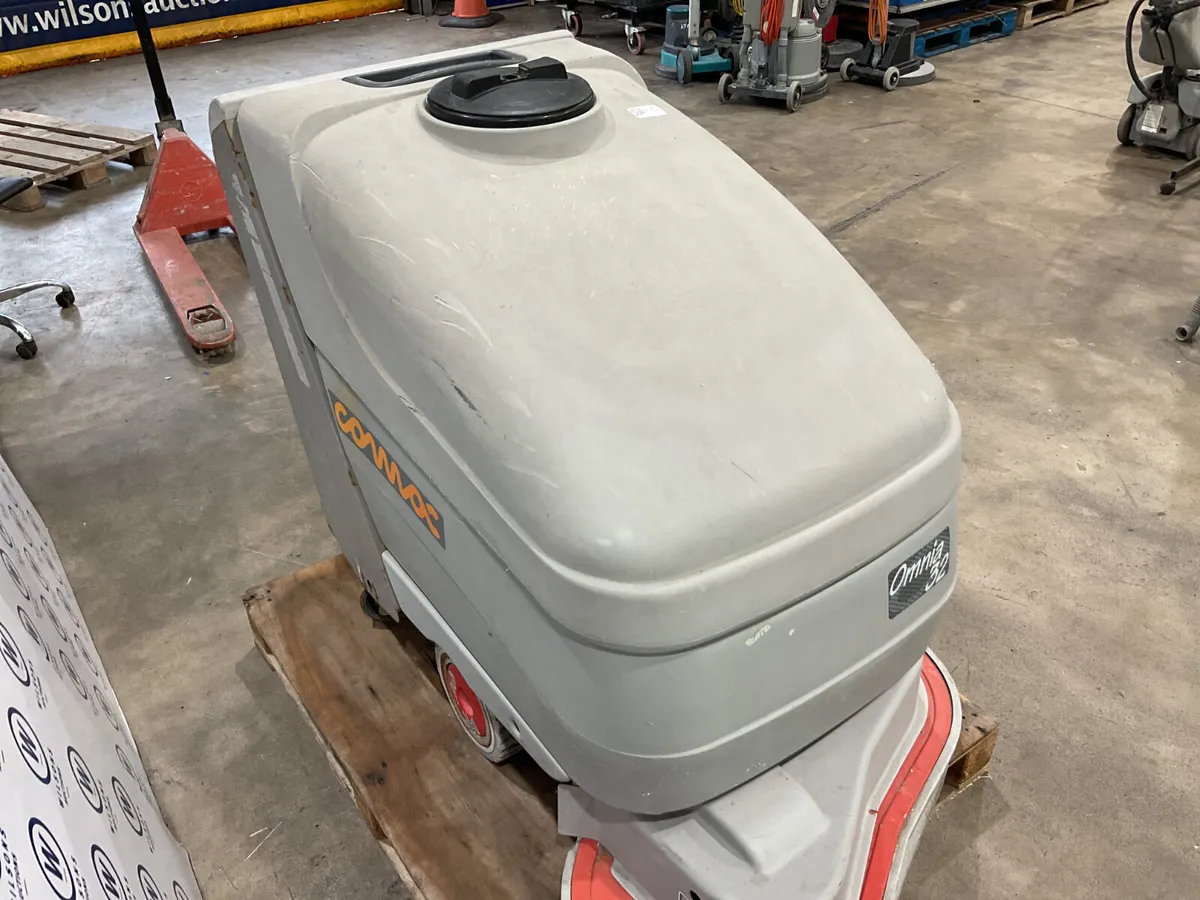 Comac Omnia 32  Floor Cleaner/Dryer For Auction - Image 3