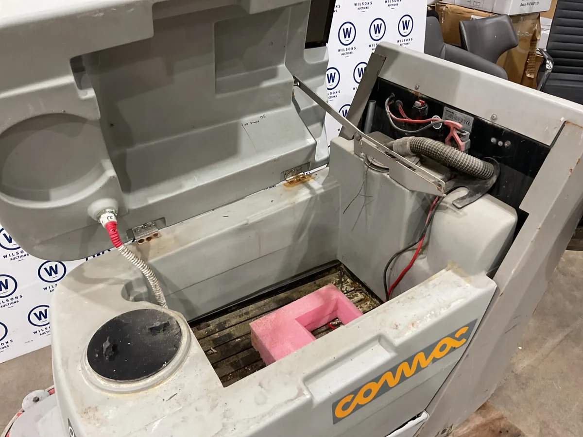 Comac Omnia 32  Floor Cleaner/Dryer For Auction - Image 4