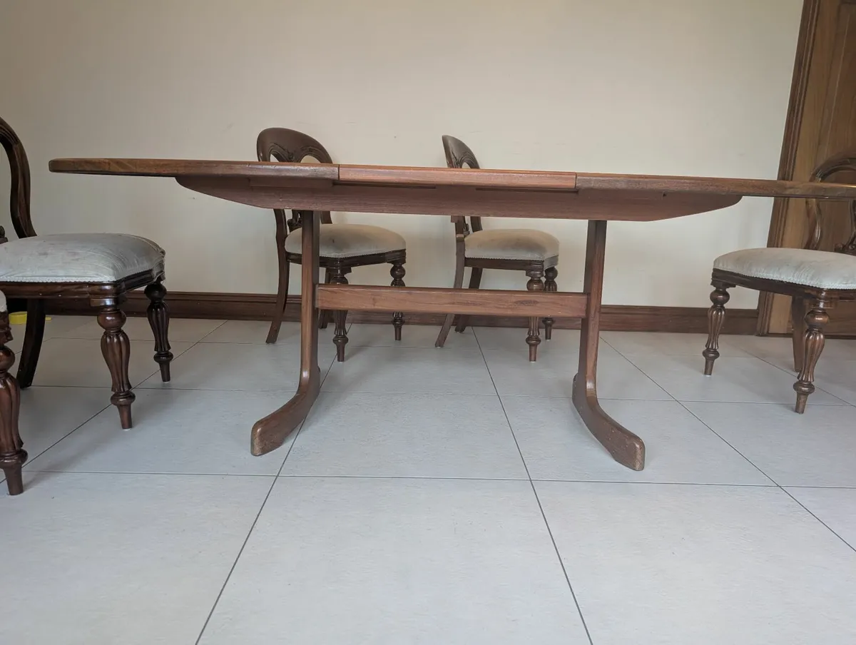 Table and Chairs - Image 2