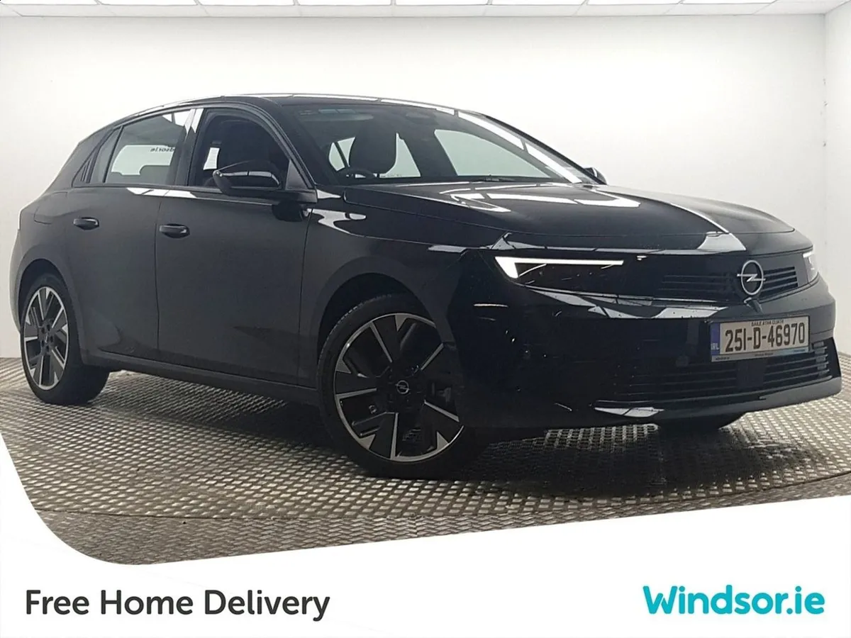 Opel Astra Electric SC Premium 54kwh - Image 1