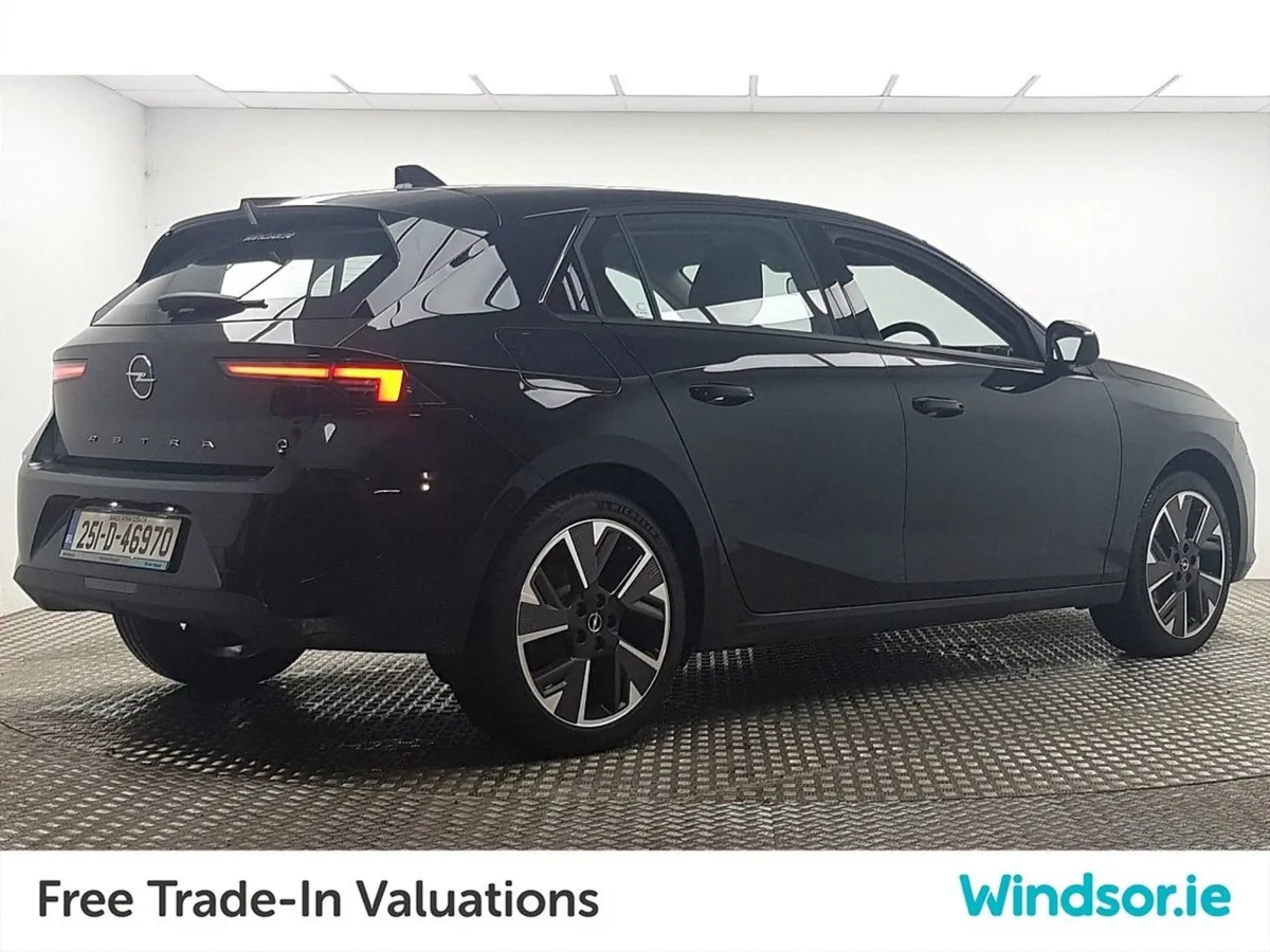 Opel Astra Electric SC Premium 54kwh - Image 3