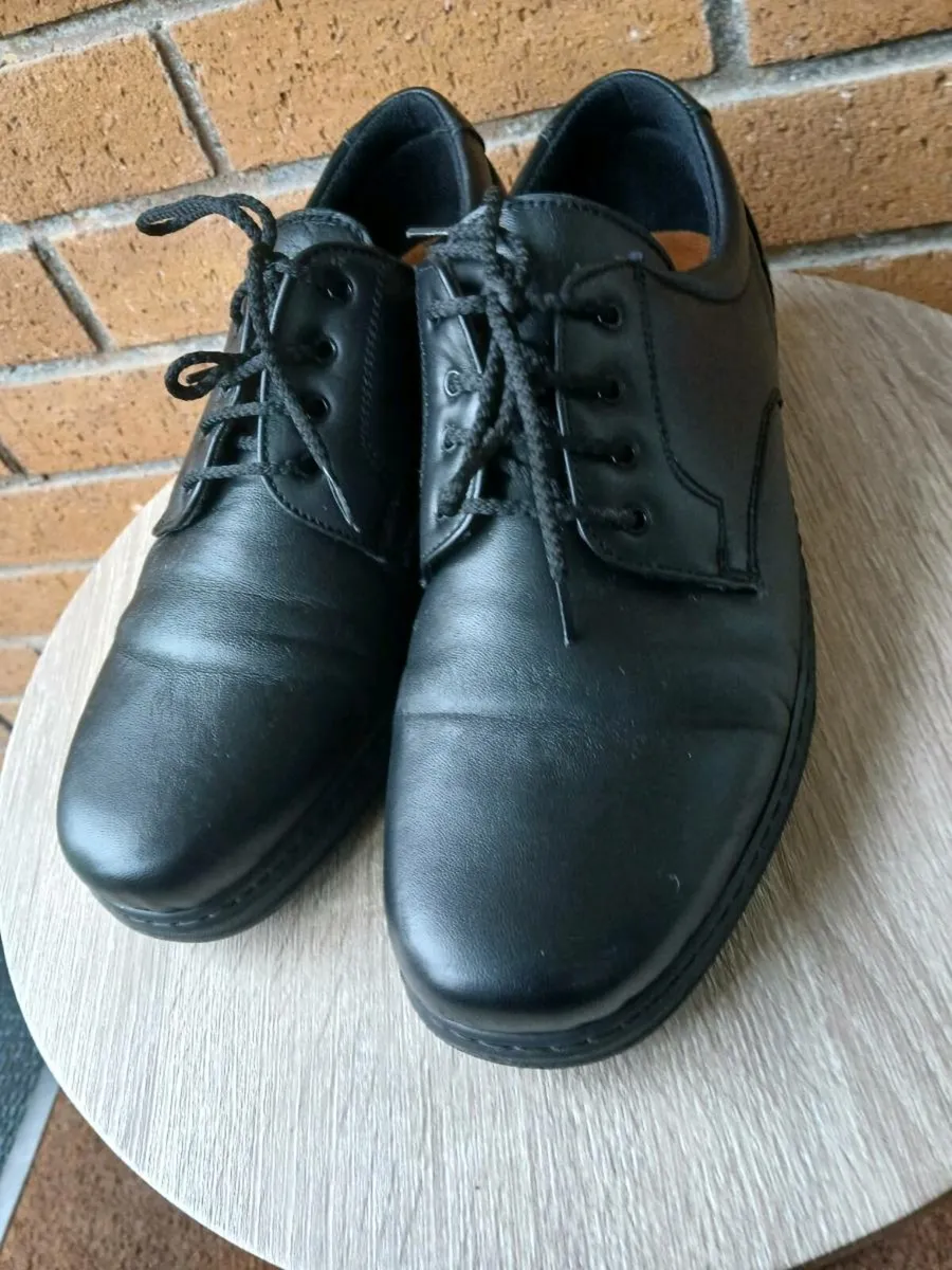 Gents soft leather Spanish shoes size 43. - Image 4