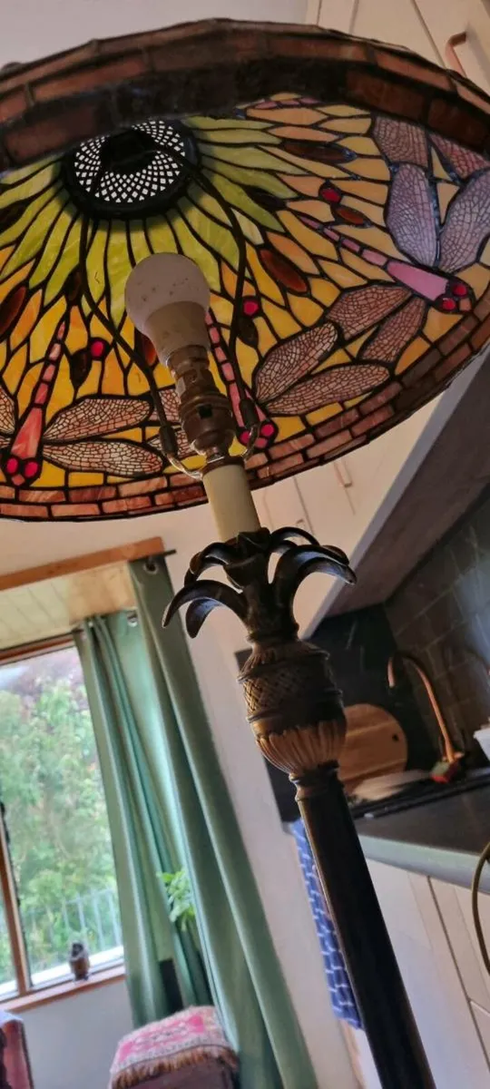 DEAGON FLY TIFFANY TALL LAMP - Image 2