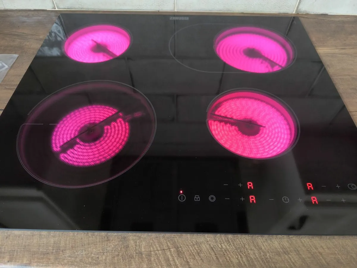 New Zanussi Electric Hob - Image 4