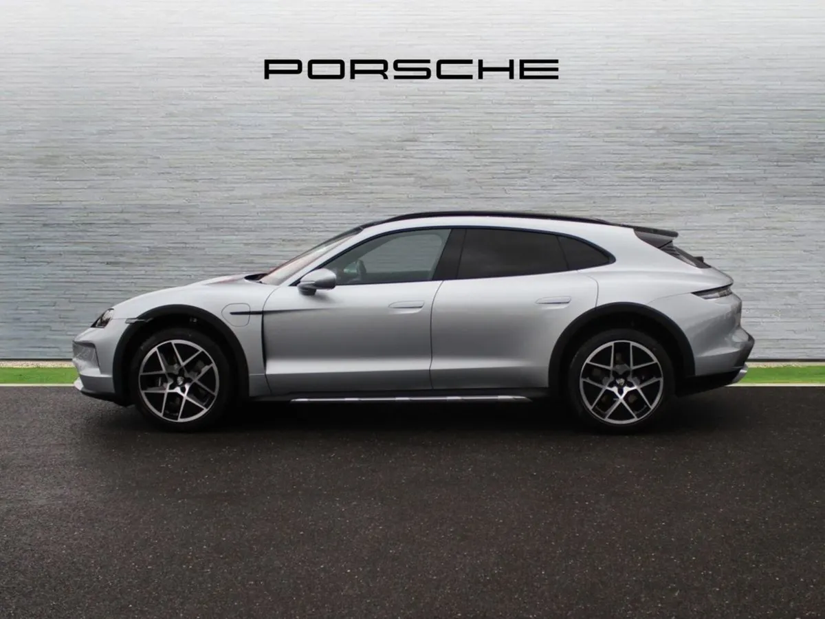 Porsche Taycan 4 Cross Turismo - Image 4