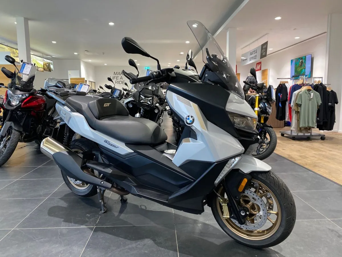 2025 BMW C400GT - Comfort & Touring Packs! - Image 3