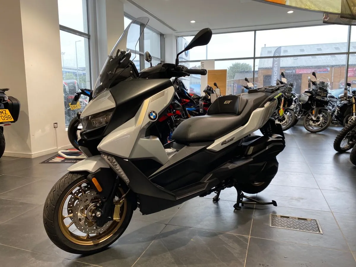 2025 BMW C400GT - Comfort & Touring Packs! - Image 4