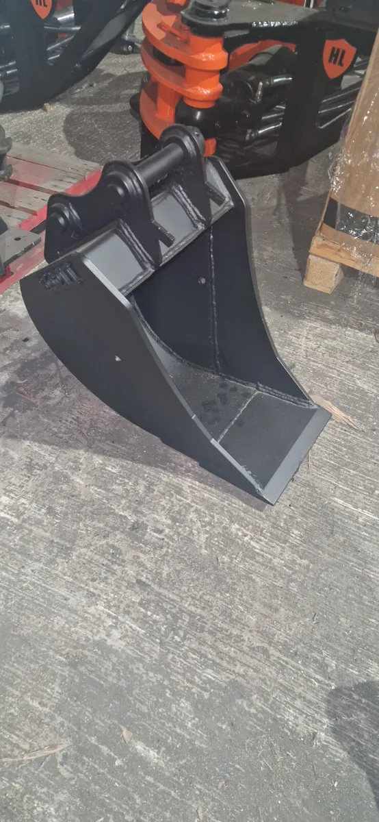 DRAIN BUCKET TO SUIT 3 TON HITACHI - Image 1