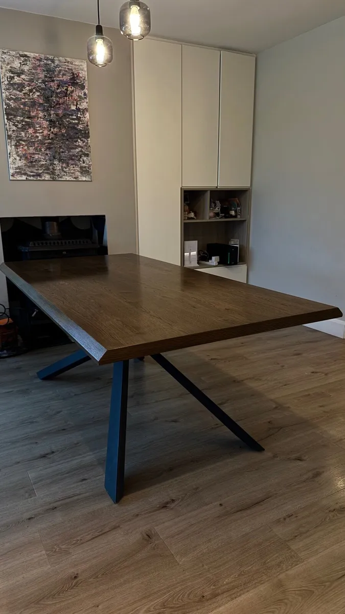 Dining table - Image 1
