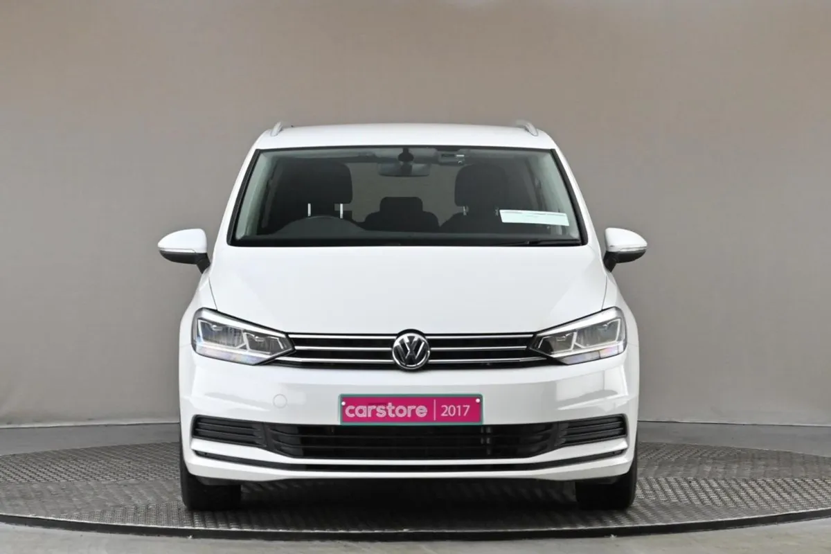Volkswagen Touran 1.4 TSI DSG Trendline  carplay - Image 2