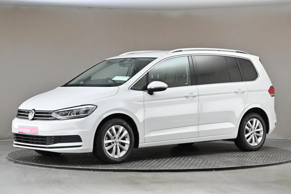 Volkswagen Touran 1.4 TSI DSG Trendline  carplay - Image 4