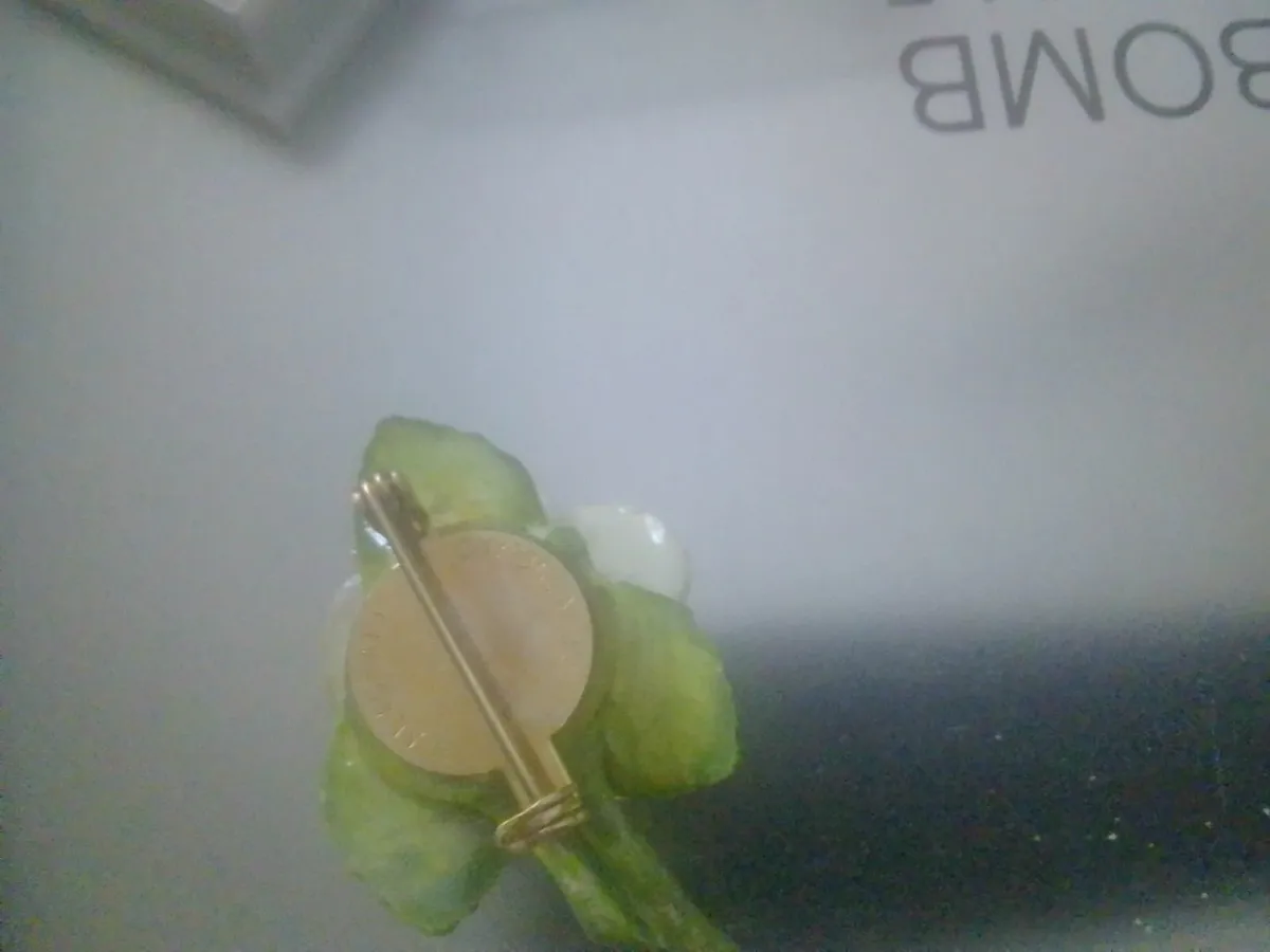 VINTAGE BONE CHINA ROSE BROOCH IN BOX - Image 4