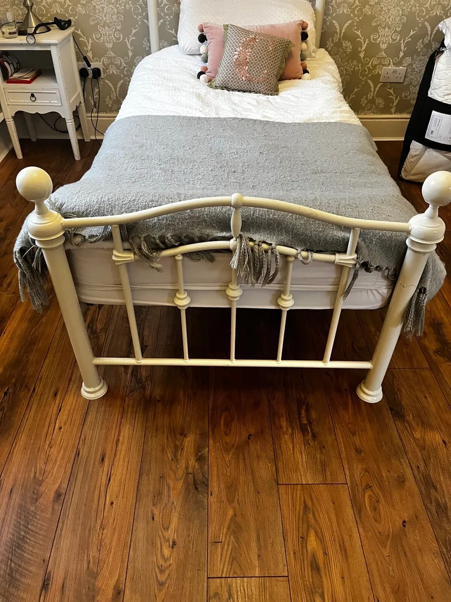 Bedframe - Image 1
