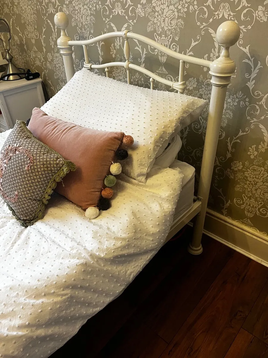 Bedframe - Image 2