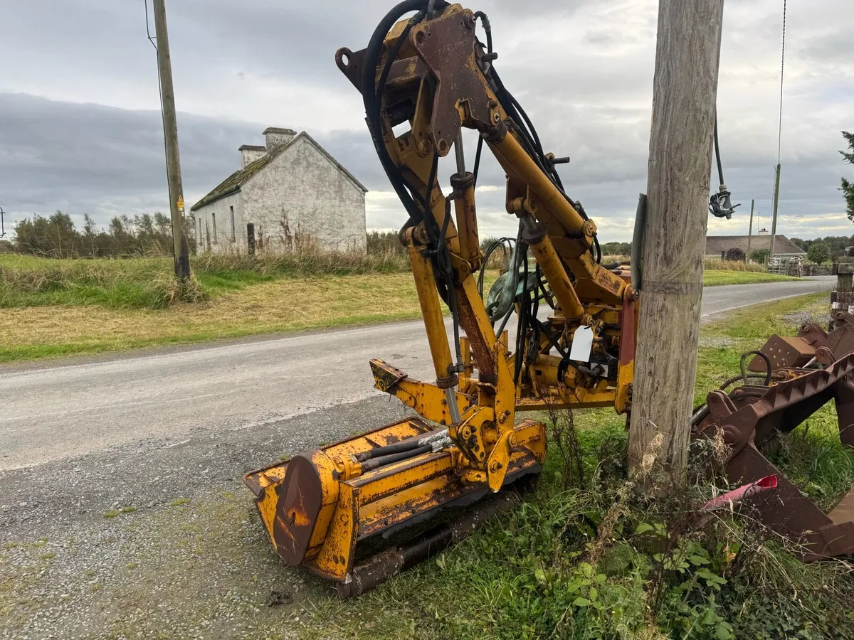 Hedge cutter bomford €2,950 - Image 1