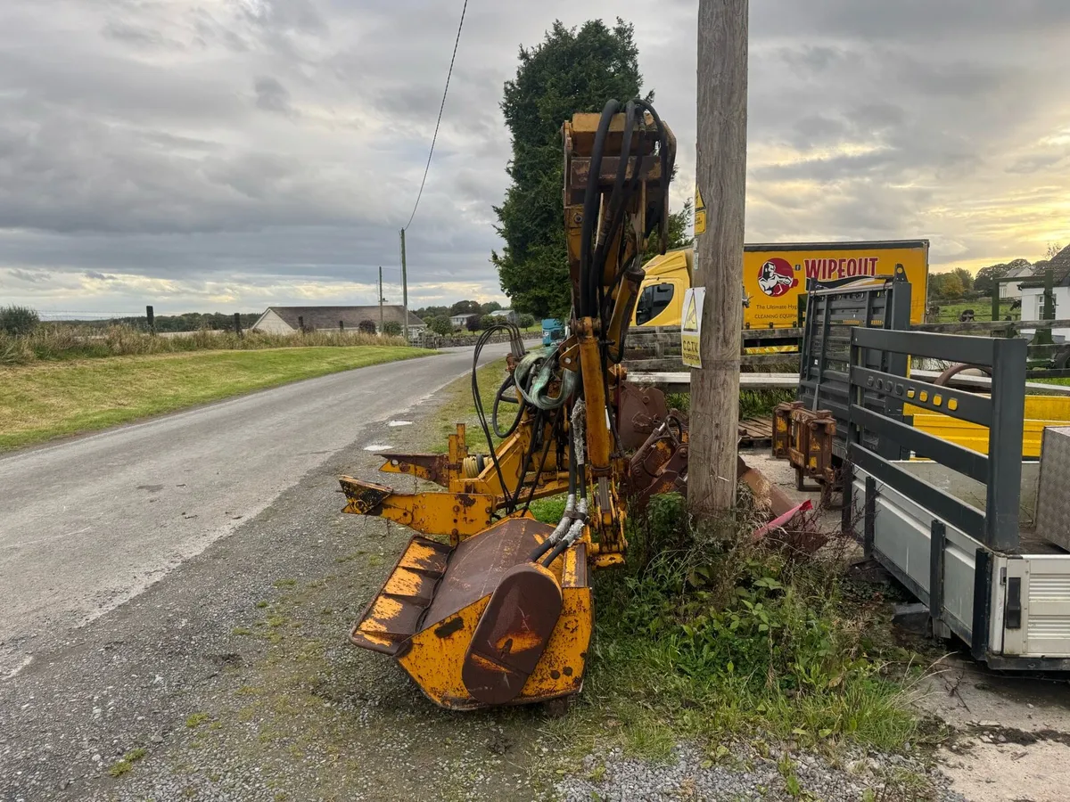 Hedge cutter bomford €2,950 - Image 2