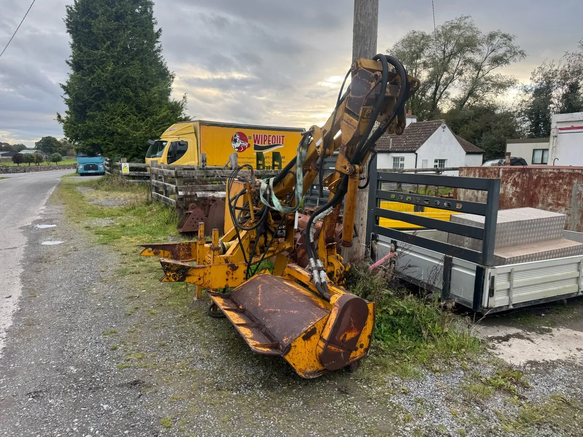 Hedge cutter bomford €2,950 - Image 3