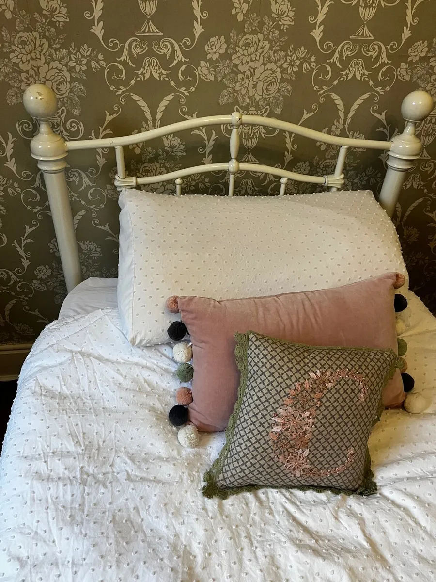 Bedframe - Image 3