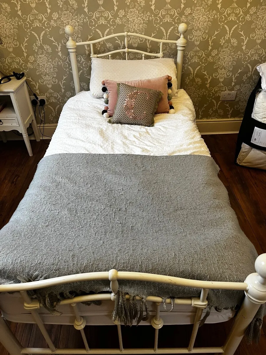 Bedframe - Image 4
